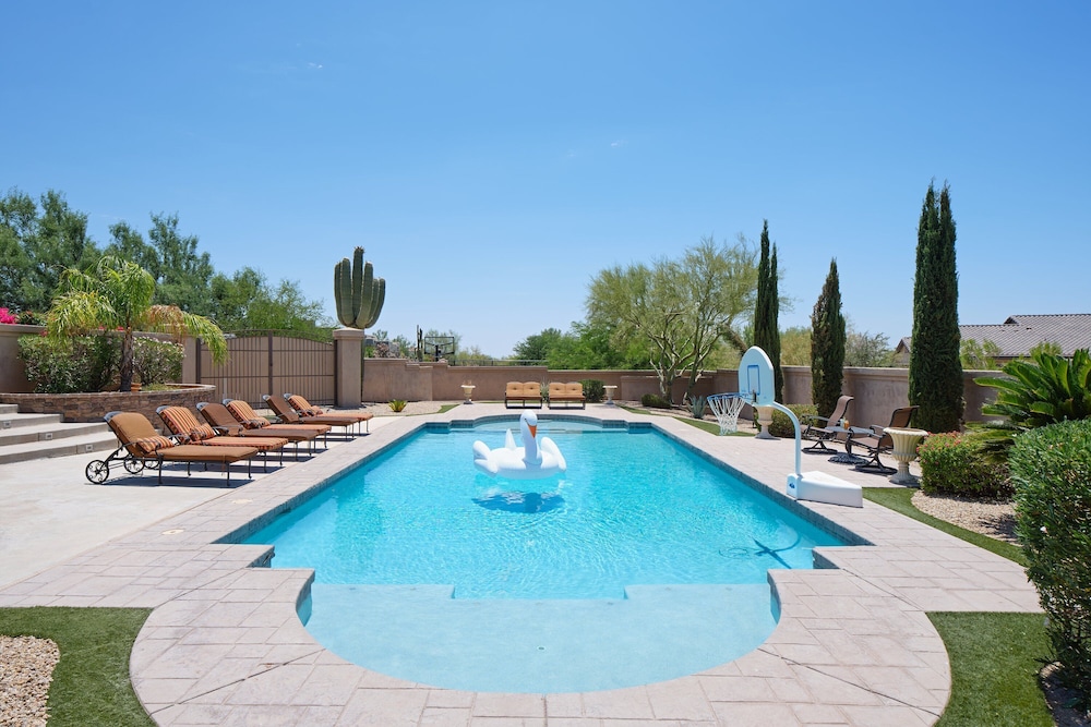 Valley View Villa - Private Pool - Hidden Bedroom