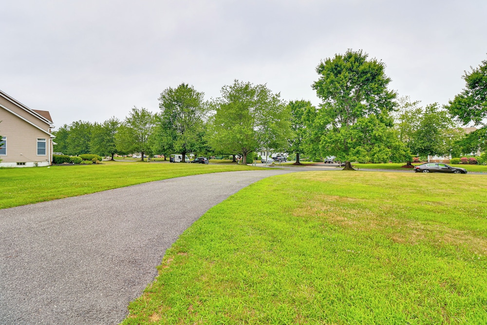 12 Mi to Rutgers: Brand New Apt w/ Home Office!