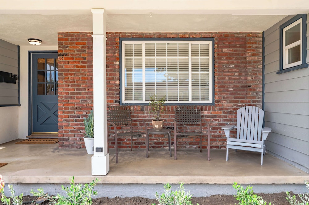 Modern Serenity Near LA Tranquil 3BR Stay