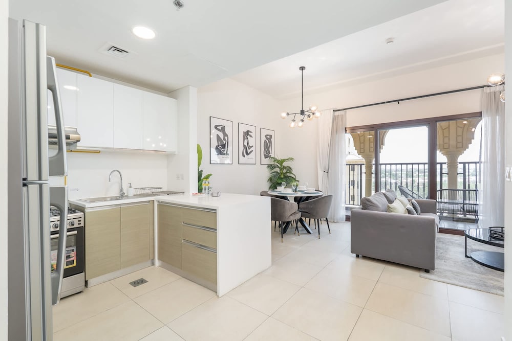 Stylish 1-bedroom Retreat With Pool in Vibrant Jumeirah Golf Estates
