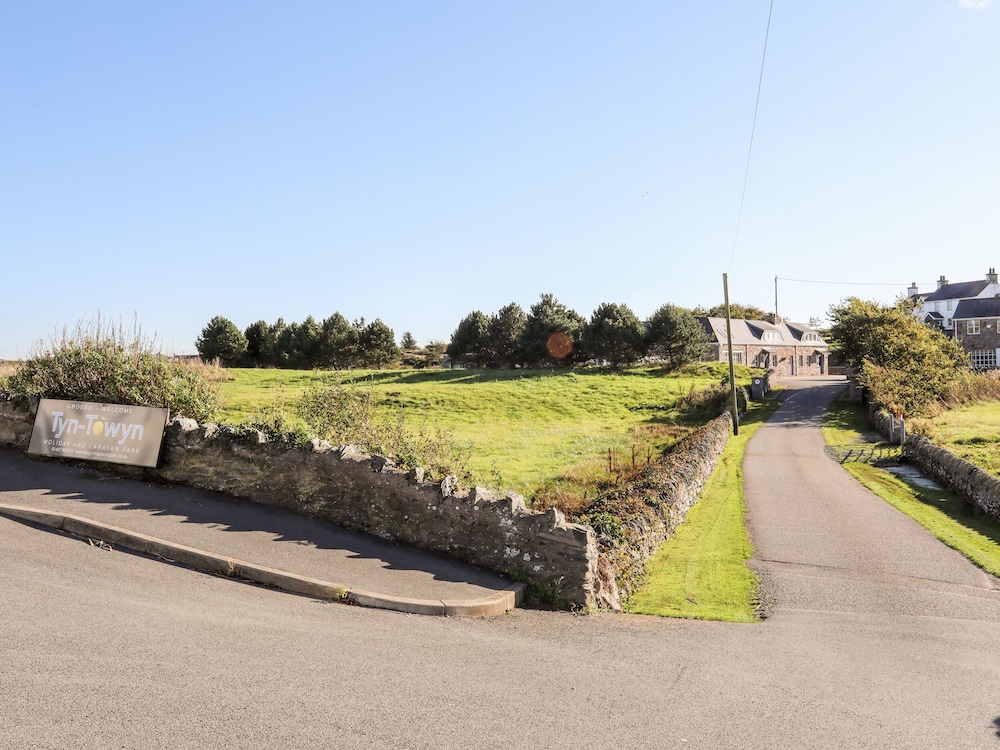 Tyn Towyn - Ty Glas view 3