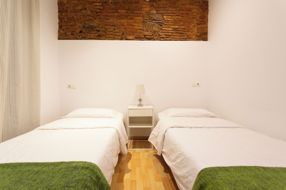Apartment Near Las Ramblas For Families Or Friends