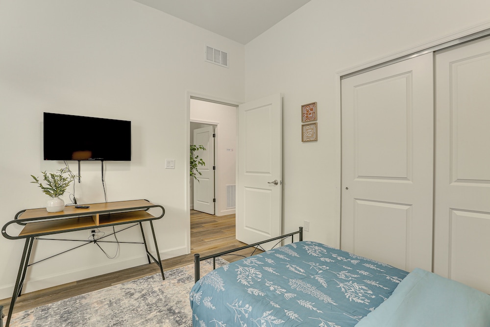 Walkable Downtown Labelle Apt w/ Private Balcony!