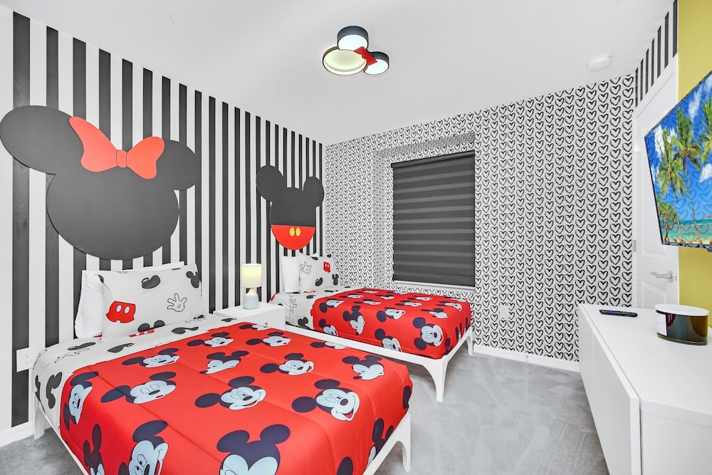 Stylish 5BR Home With Mickey Cars Rooms