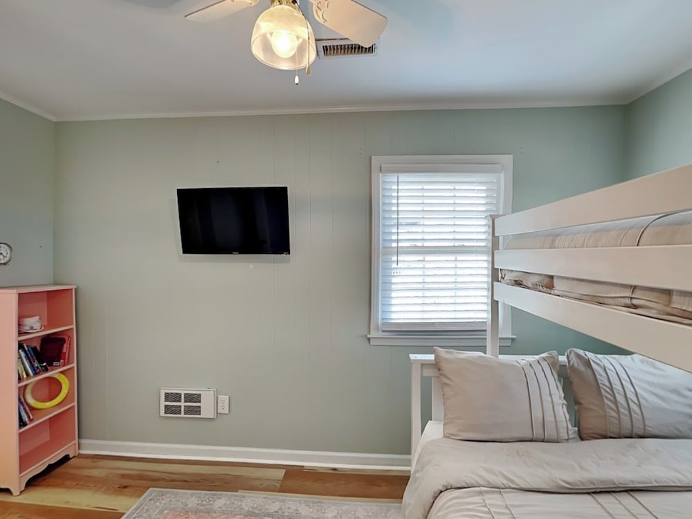 The Sassy Sea Turtle by Topsail Realty