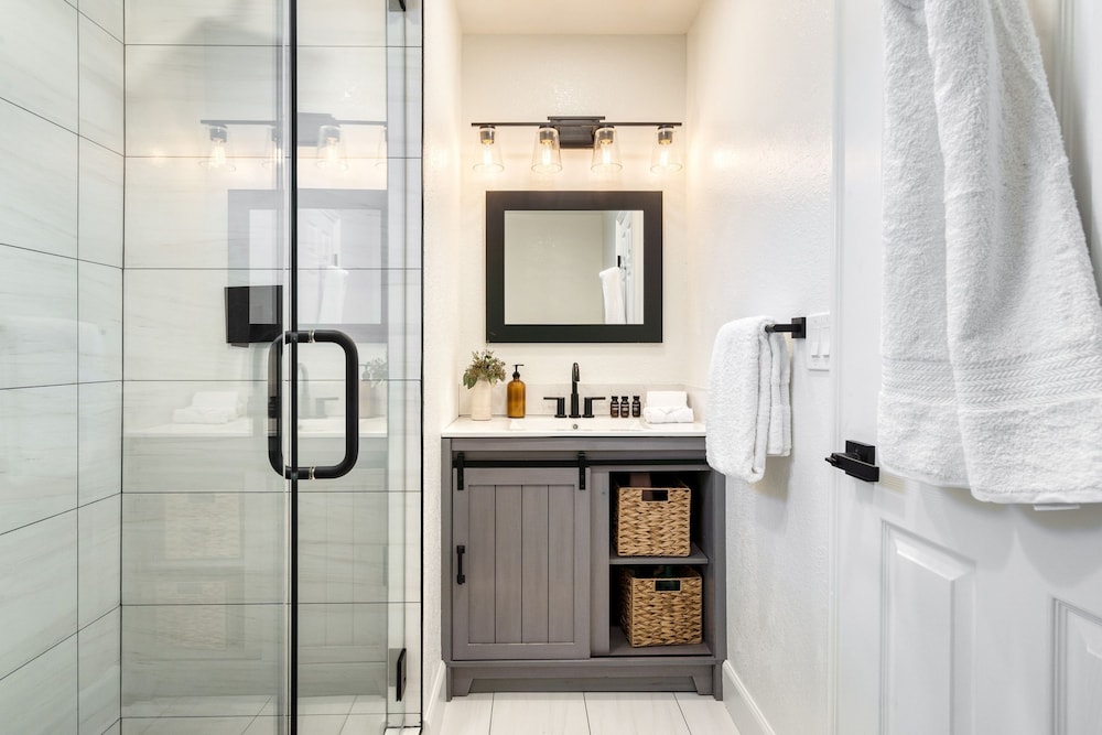 Explorer by Avantstay Close to Slopes Game Room Guest Suite