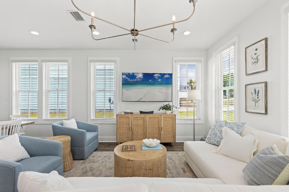 Spacious 6BR Beach Home Sleeps 15 Relax & Reconnect at Coastal Breeze
