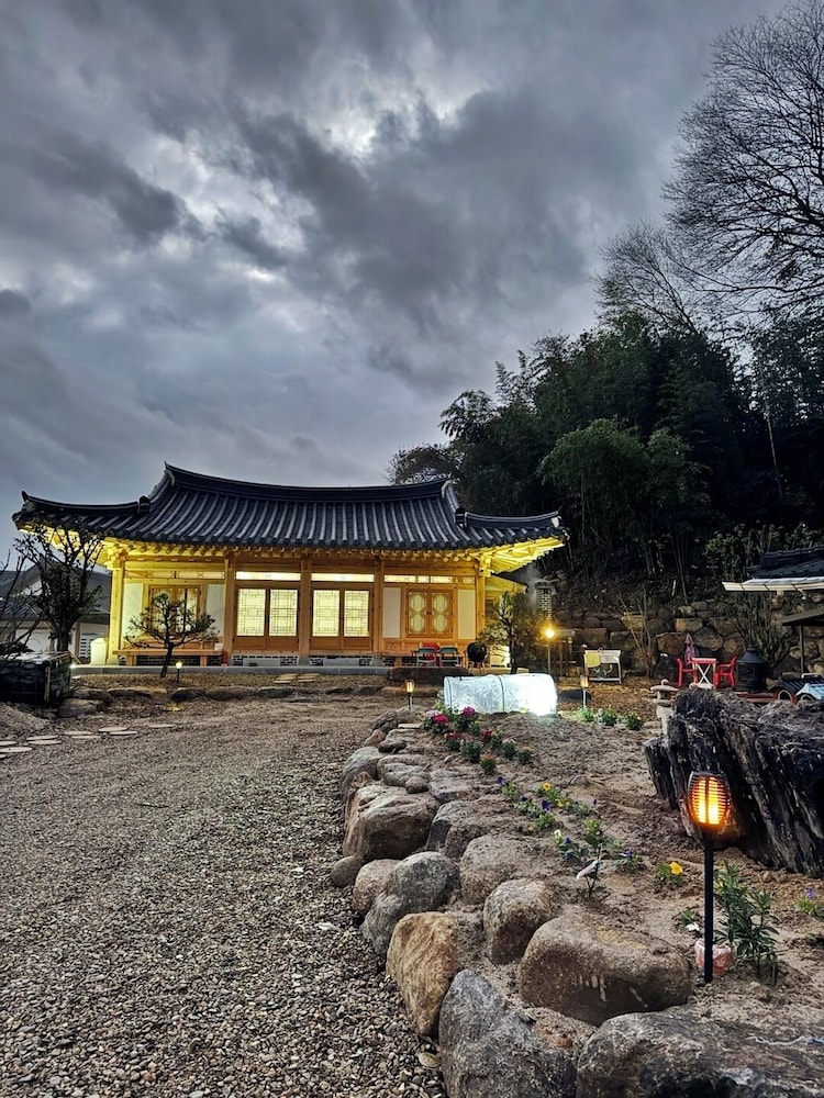 Jukrokjungsa hanokstay