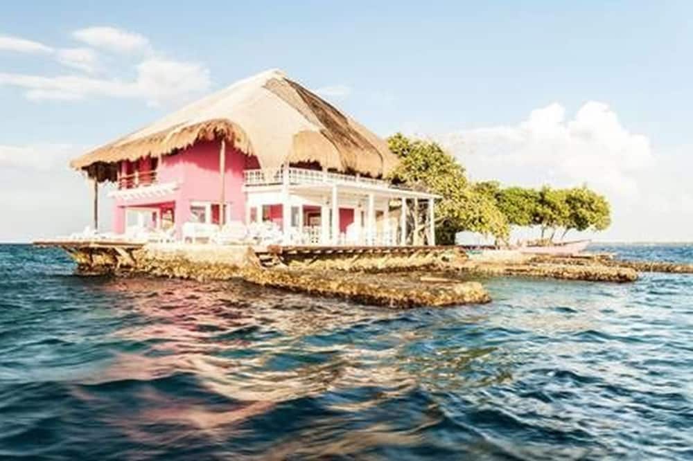 Isla Rosa Boutique by NOMAD GURU