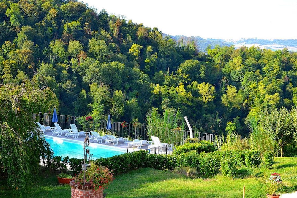 TENUTA MONVILLONE COUNTRY HOUSE & RESTAURANT view 4