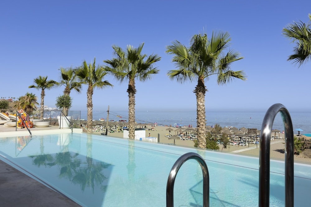 Exclusive 3-bedroom Apartment in Higueron