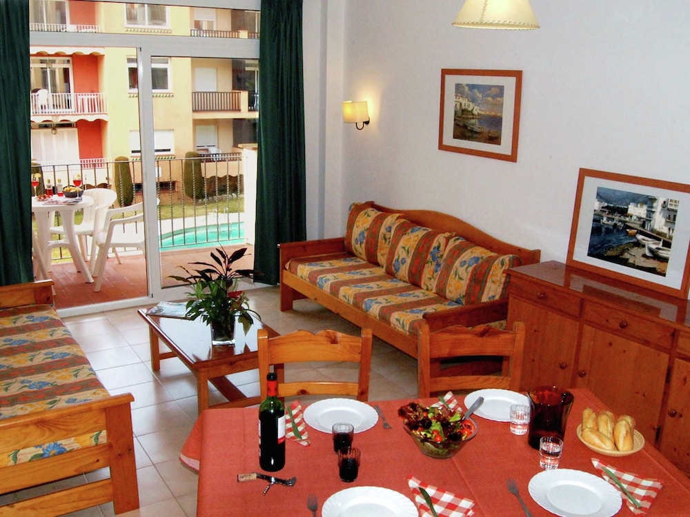 Holiday Apartment in a Complex near Sea photo 2