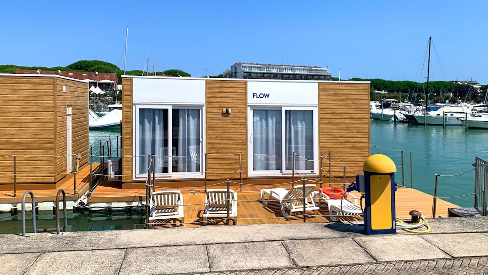 Floating Resort
