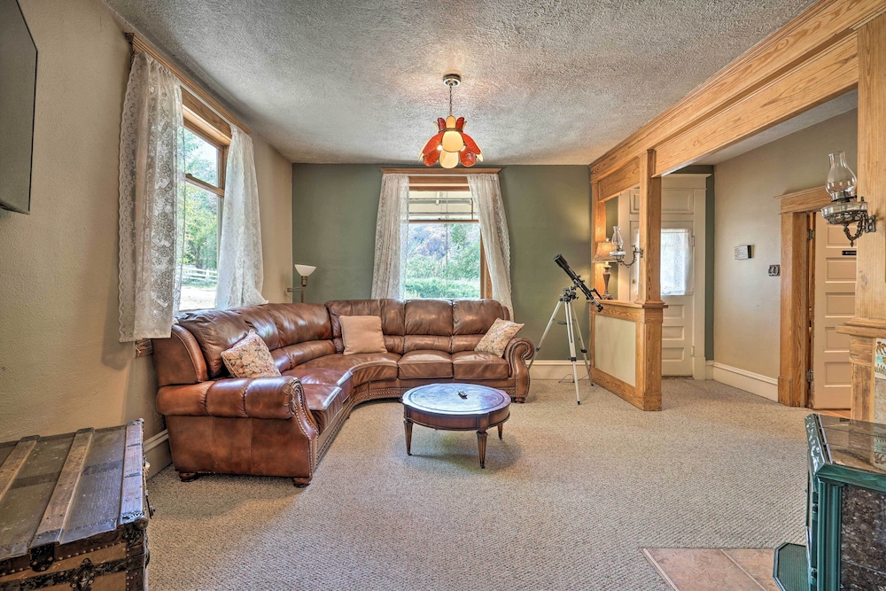 Cotopaxi Escape w/ Game Room on Arkansas River! view 5