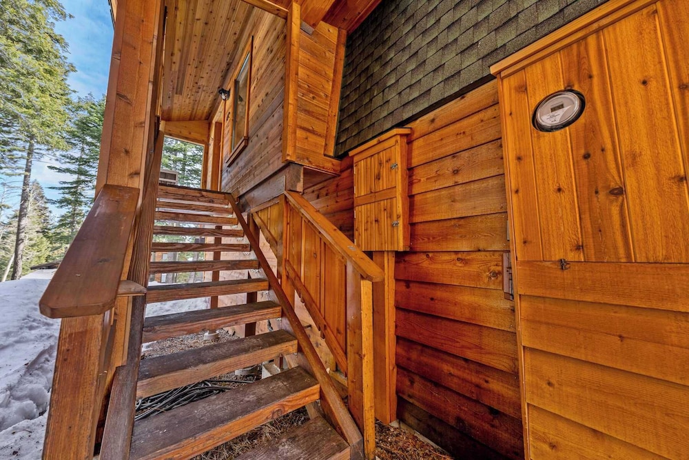 Tahoe City Retreat For 8!