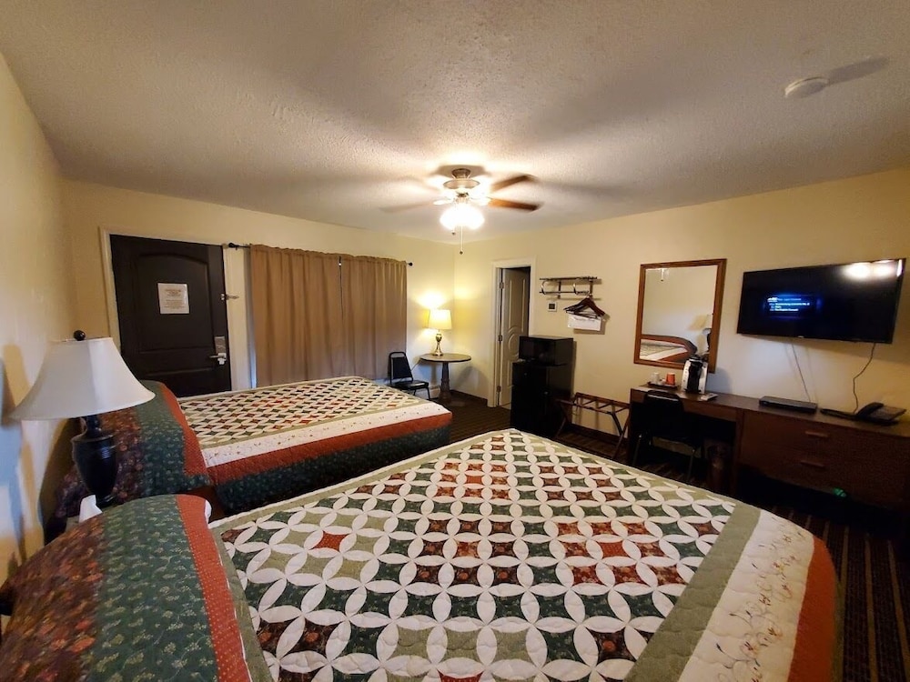 Three Forks Lewis & Clark Motel