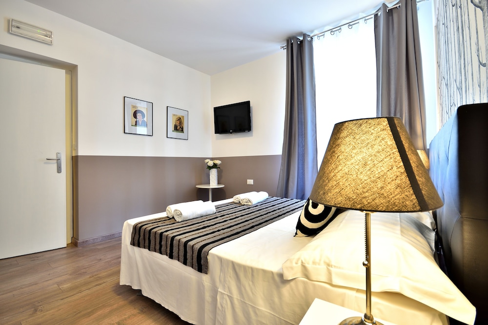Romantica Rooms