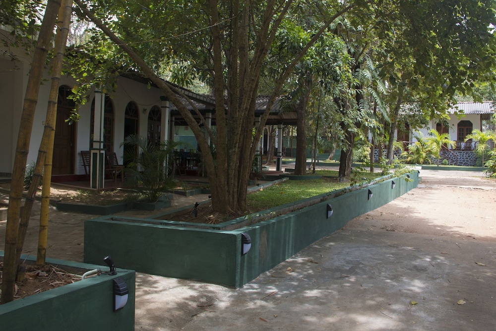 Thuruliya Lodge Habarana
