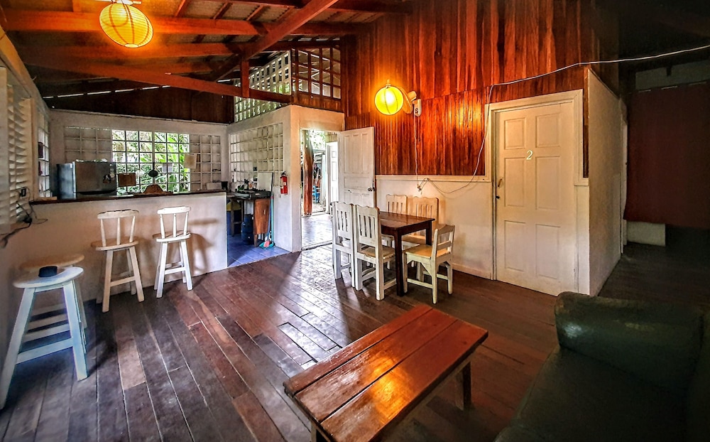 Arana House