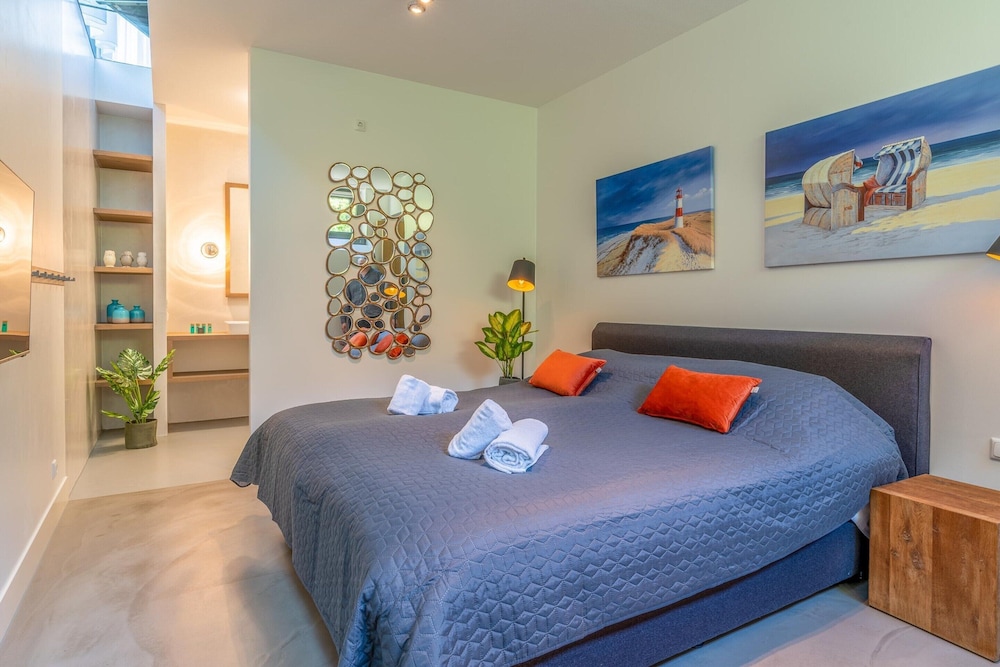 Relaxed and Atmospheric 6-person Villa Near the Forest