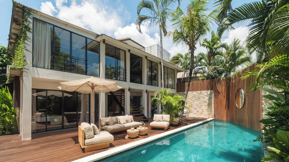 Villa Dreamora by Villa Finder