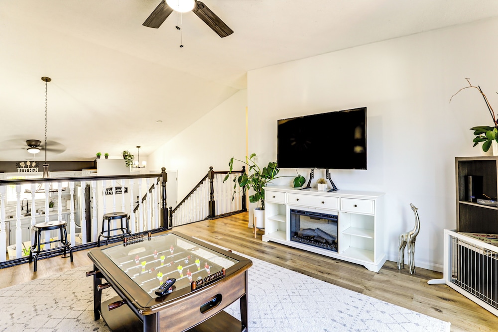 3 Mi to UNL & Memorial Stadium: Home w/ Large Yard