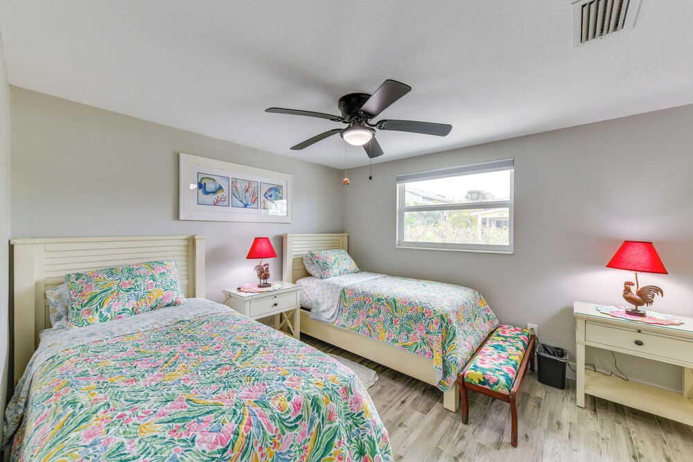 2 Blocks to Beach: Tropical Retreat in Anna Maria