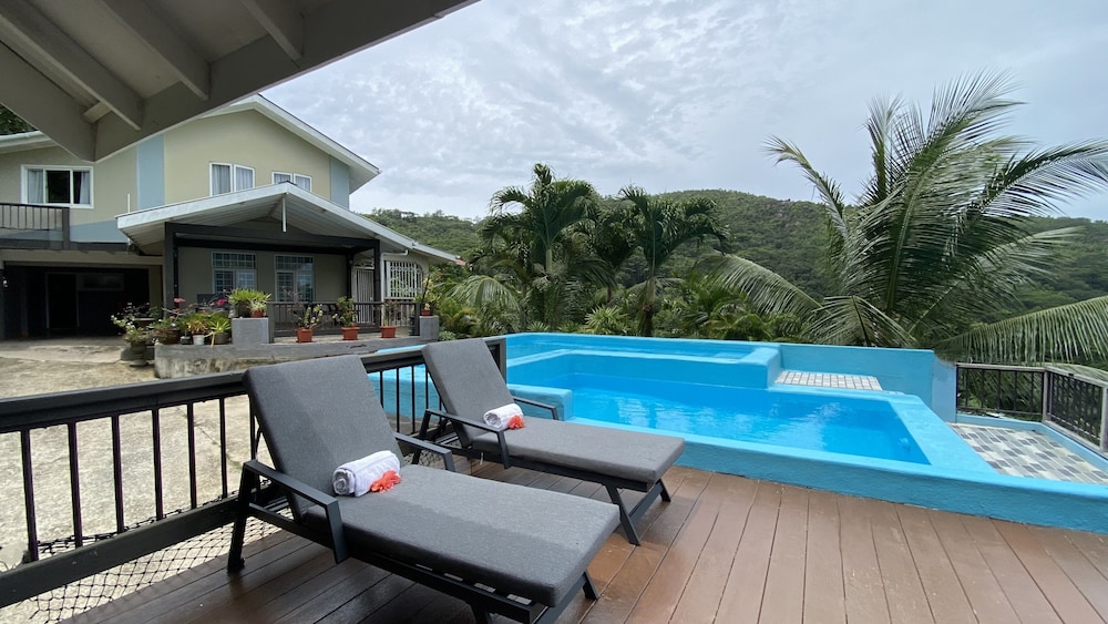 Stephna Residence