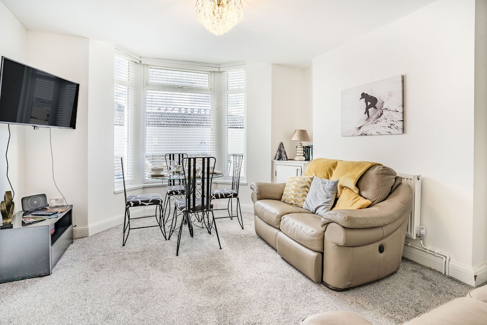 76A Mackworth Road