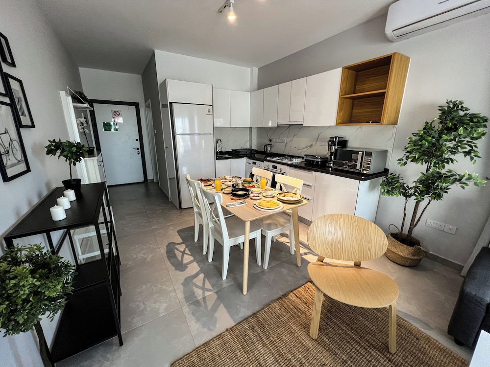 Isabella Pool Apartments