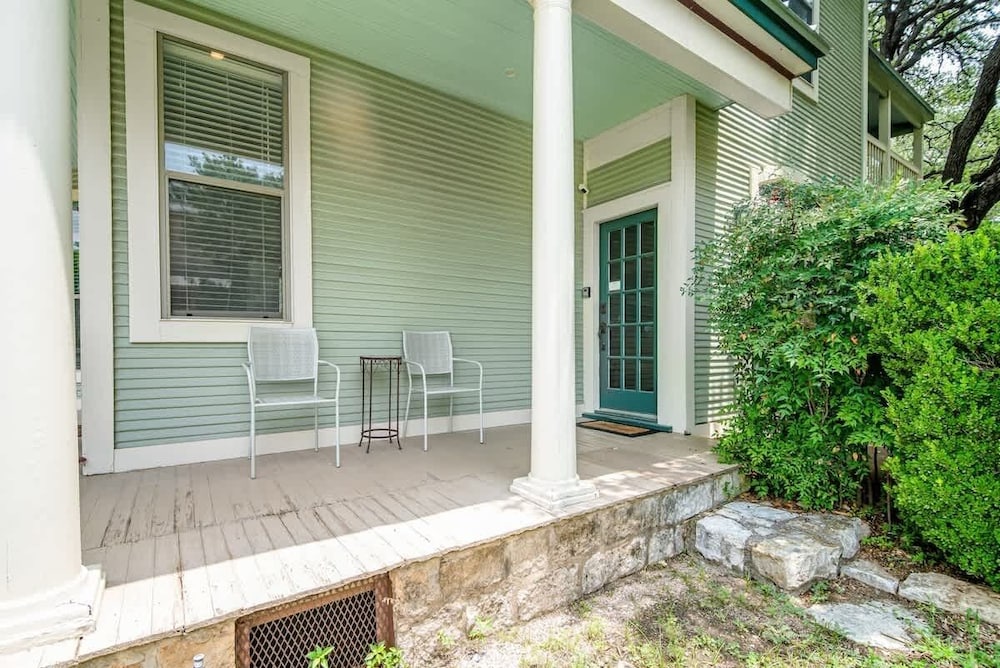 Prime Location-walk to Food, Bars and Wineries!