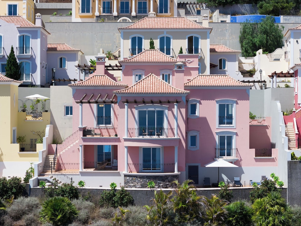 Villa Pembe Palheiro Village