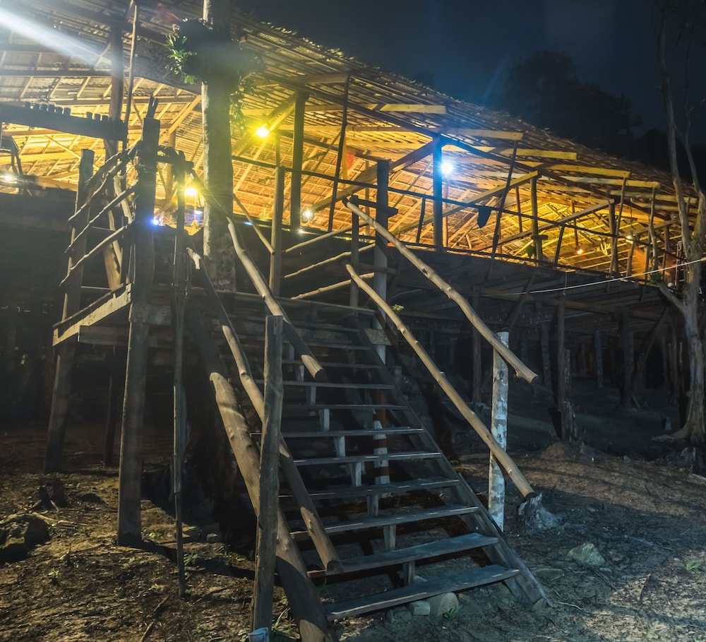 Driftwood Hostel and Bungalows