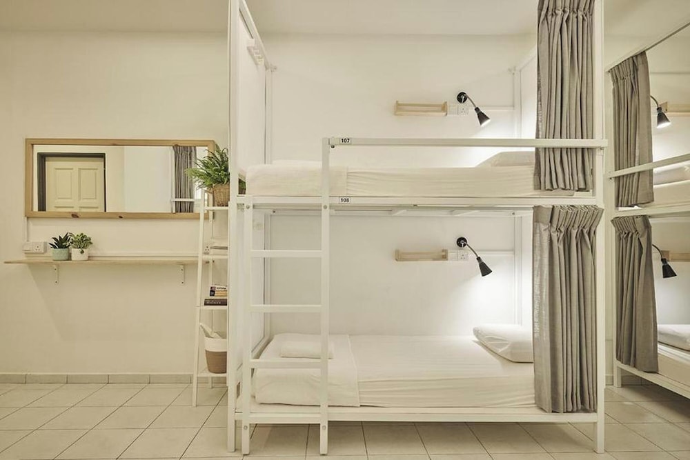 Sleepy Nomad Hostel