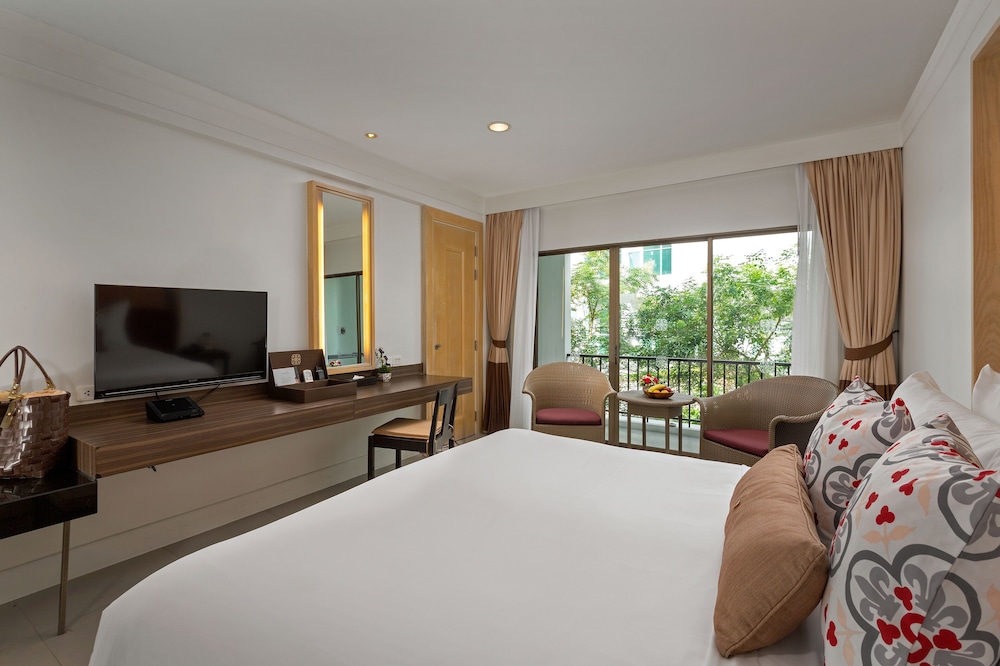 Sawaddi Patong Resort & Spa by Tolani, photo 71