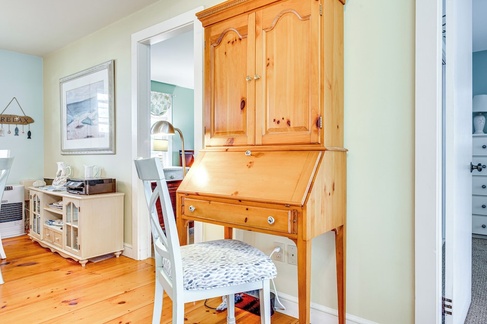 Walk to Goose Rocks Beach: Quiet Townhome w/ Patio