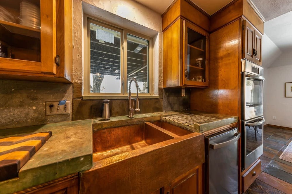 Spacious 90-acre Ranch Ideal for Families Reunions Events Sleeps 13 San Marcos River Access