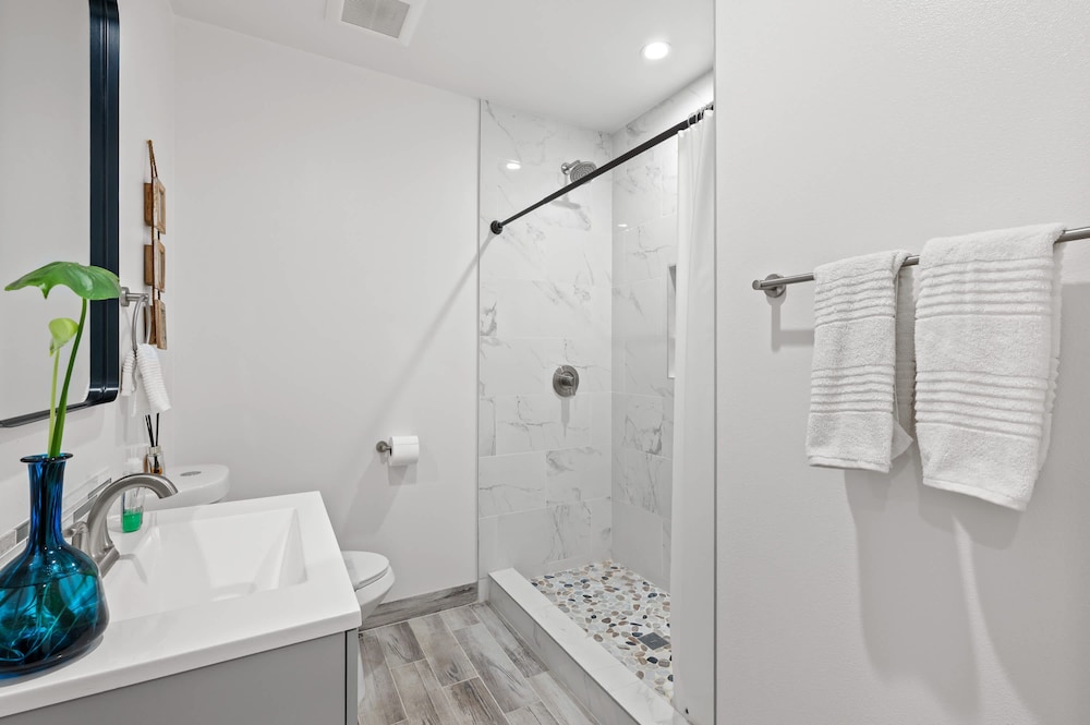 Cozy Stylish Home Spacious Fully Equipped Stay