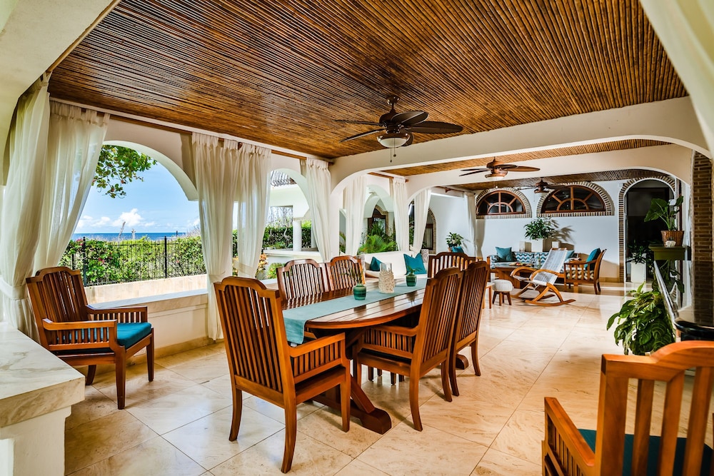 Luxury Beachfront 5 Bedroom Villa on Famous Beach
