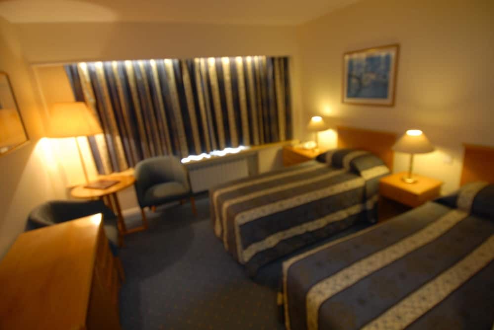 Oaklands Lodge Hotel view 4