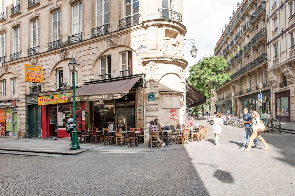 Marais Lovely Beaubourg A