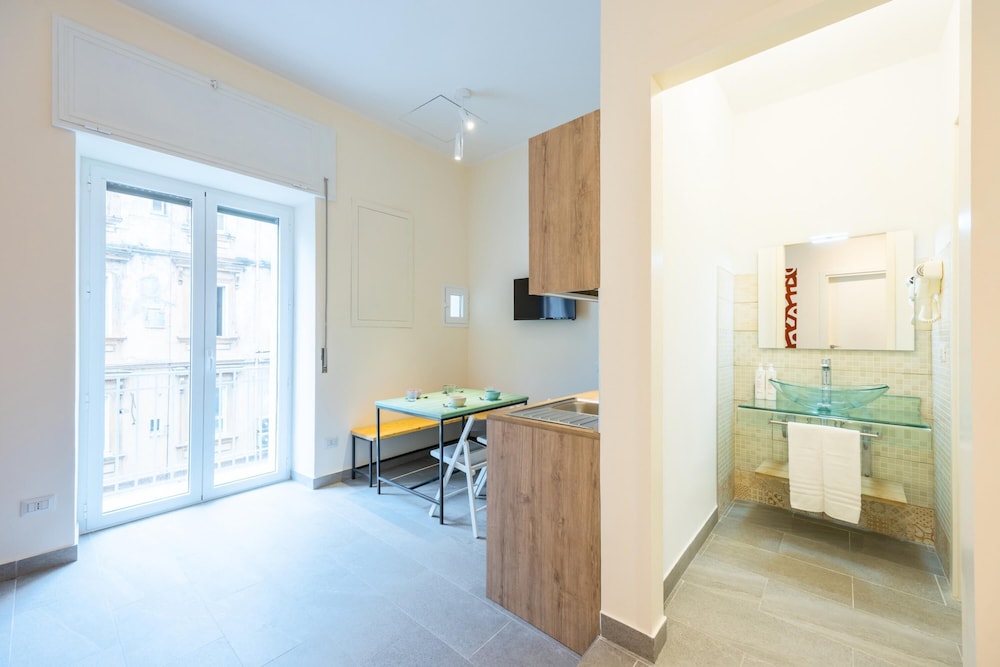 Central Station Housing - Apartment 2 by Wonderful Italy