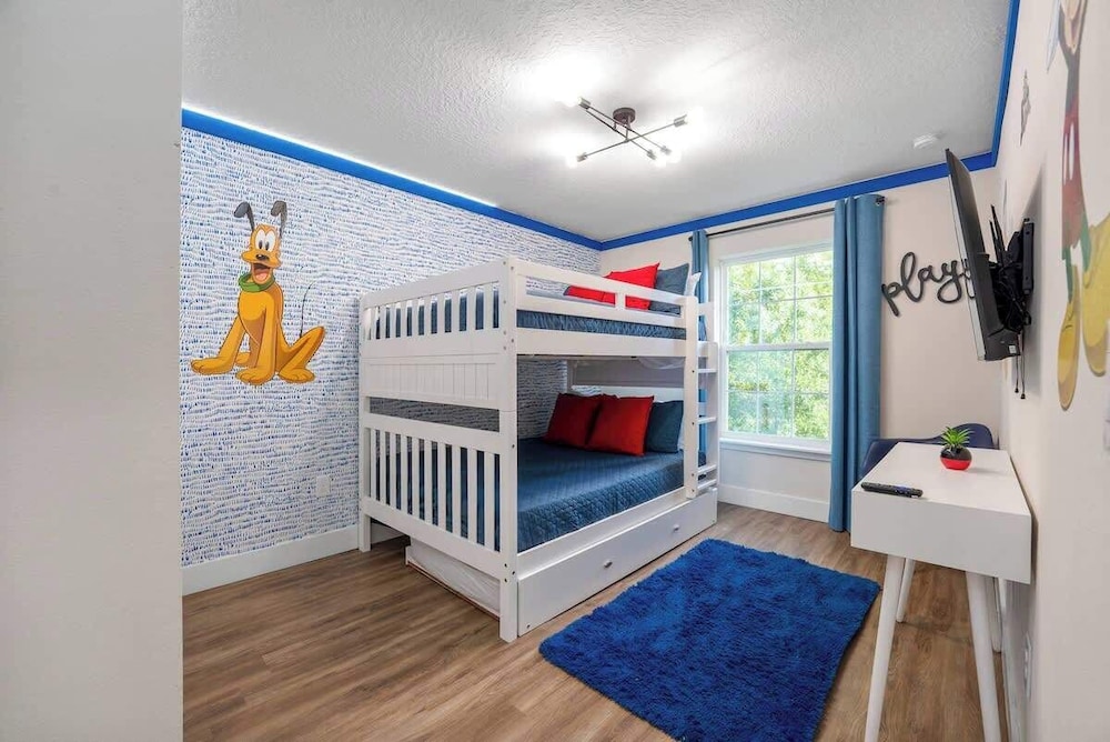 Beautiful 4BR Home w/ Modern Design
