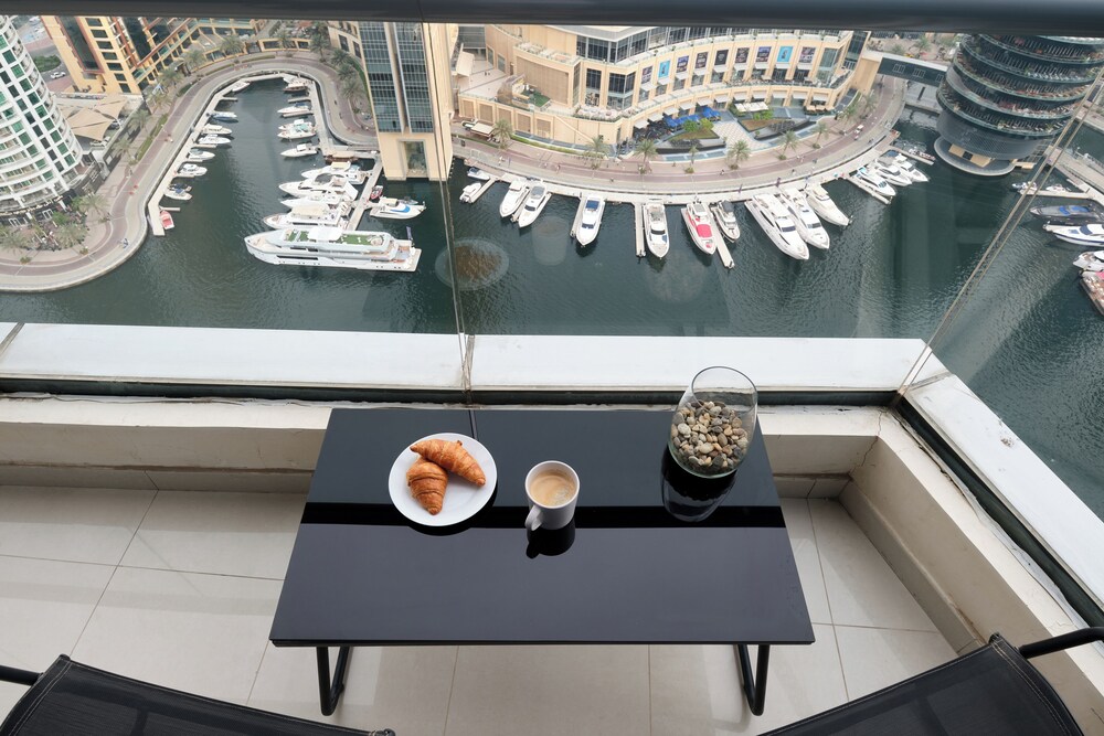 Stunning Marina View 1 bedroom