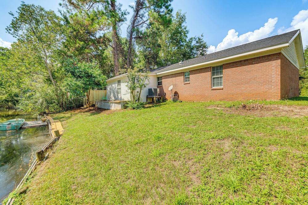 Bayou Access, Kayak & Grill: Milton Home! view 5