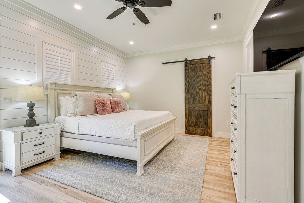 Walk to Gulf: Modern Retreat in Santa Rosa Beach!