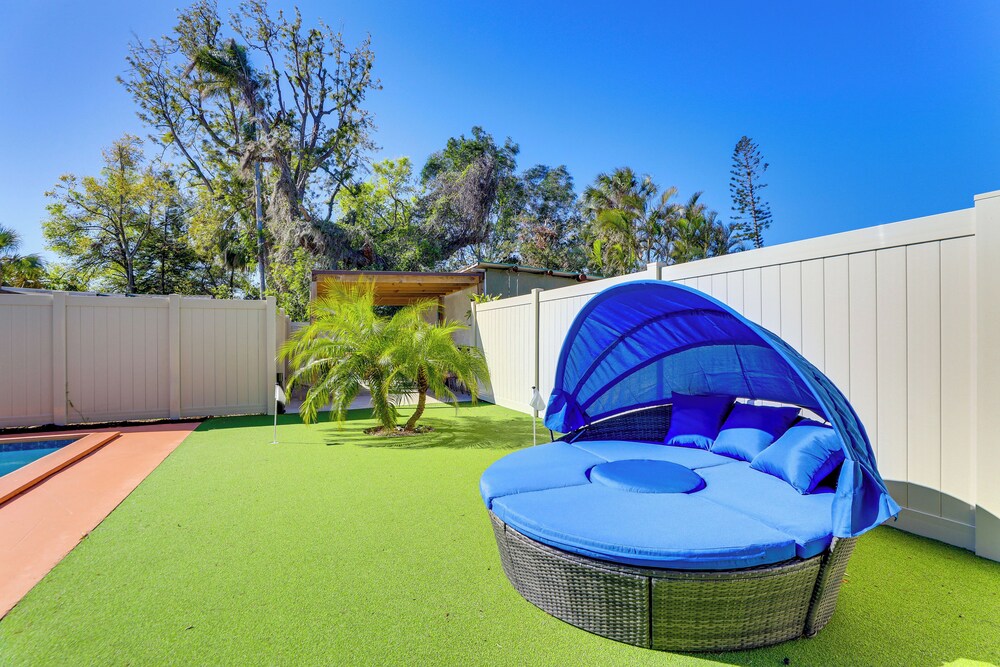 Saltwater Pool & Putting Green: Bradenton Oasis
