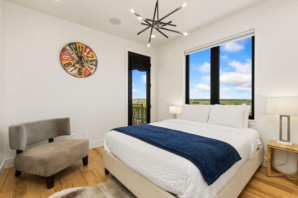 Bridle Ridge Retreat Modern Comfort, Open Views