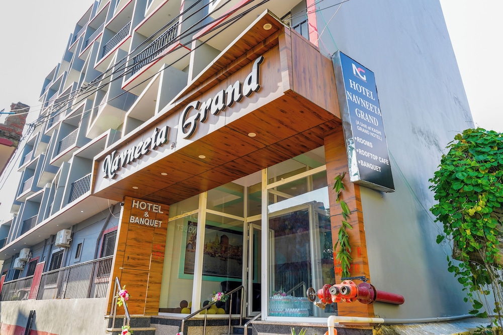 Navneeta Grand Hotel & Banquet Hall