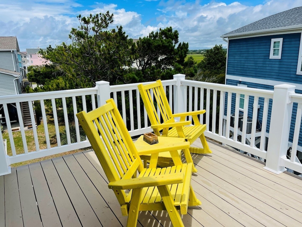 Fore Shore West- 4 Bedroom Home by RedAwning